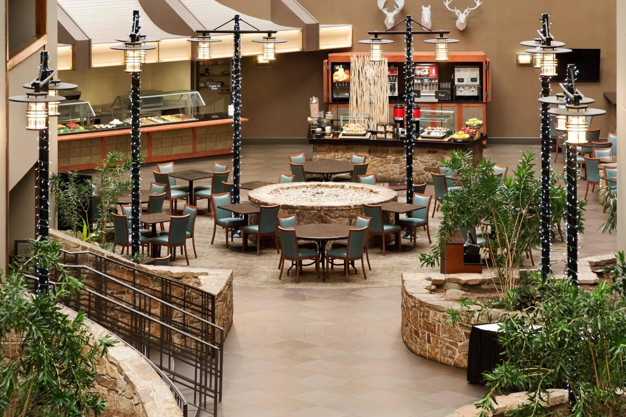 Embassy Suites By Hilton Oklahoma City Will Rogers Airport Экстерьер фото