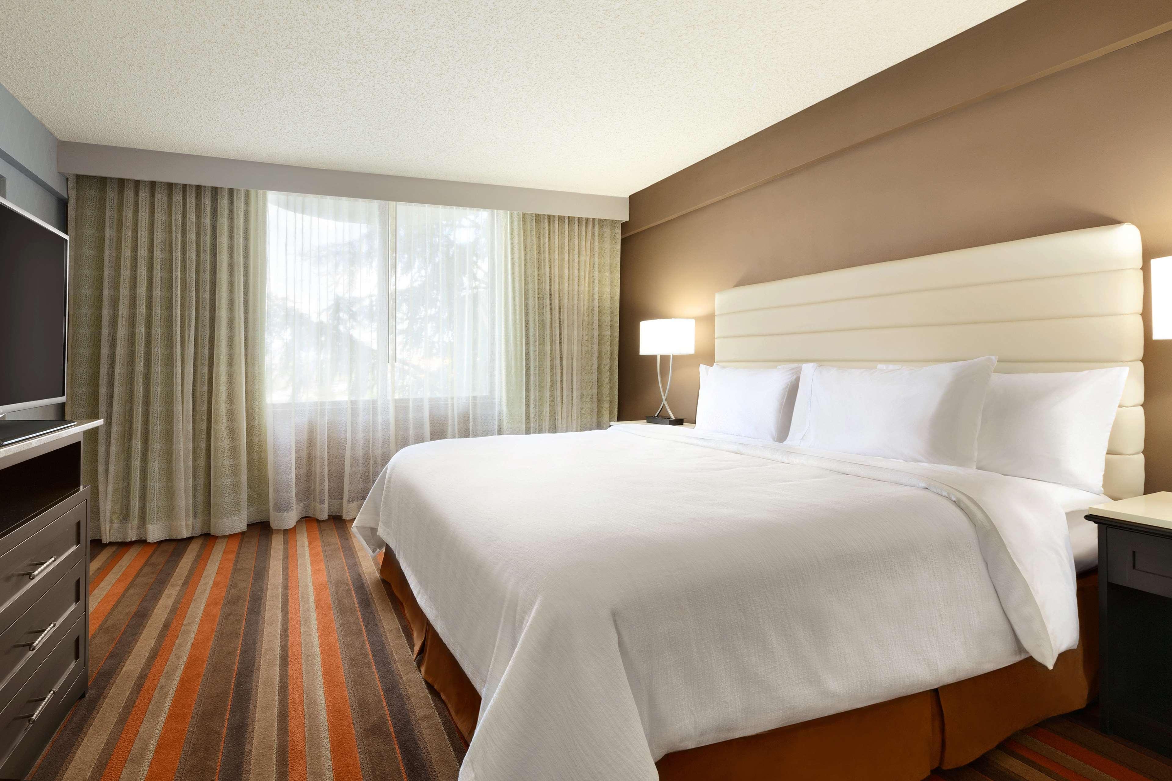 Embassy Suites By Hilton Oklahoma City Will Rogers Airport Экстерьер фото