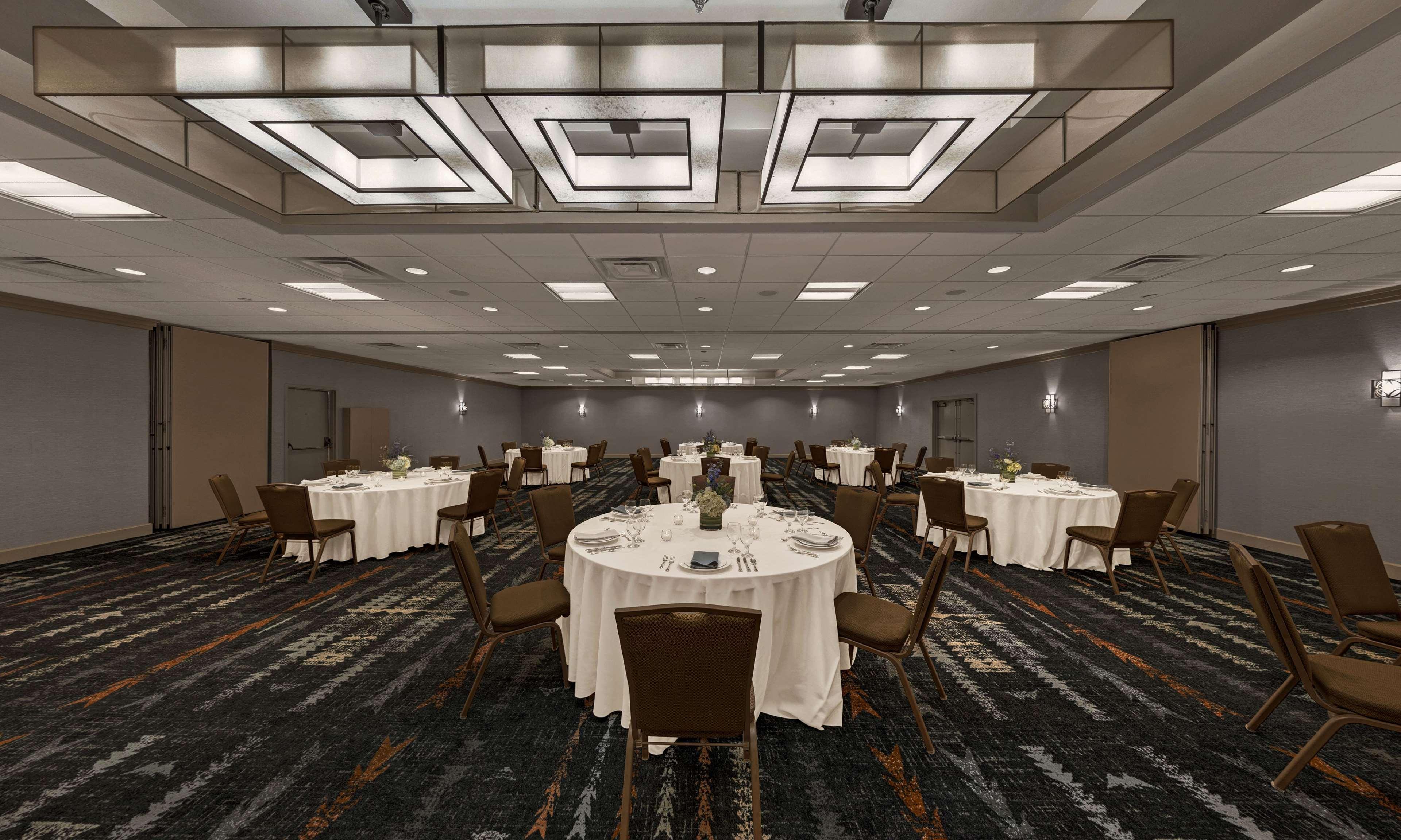 Embassy Suites By Hilton Oklahoma City Will Rogers Airport Экстерьер фото