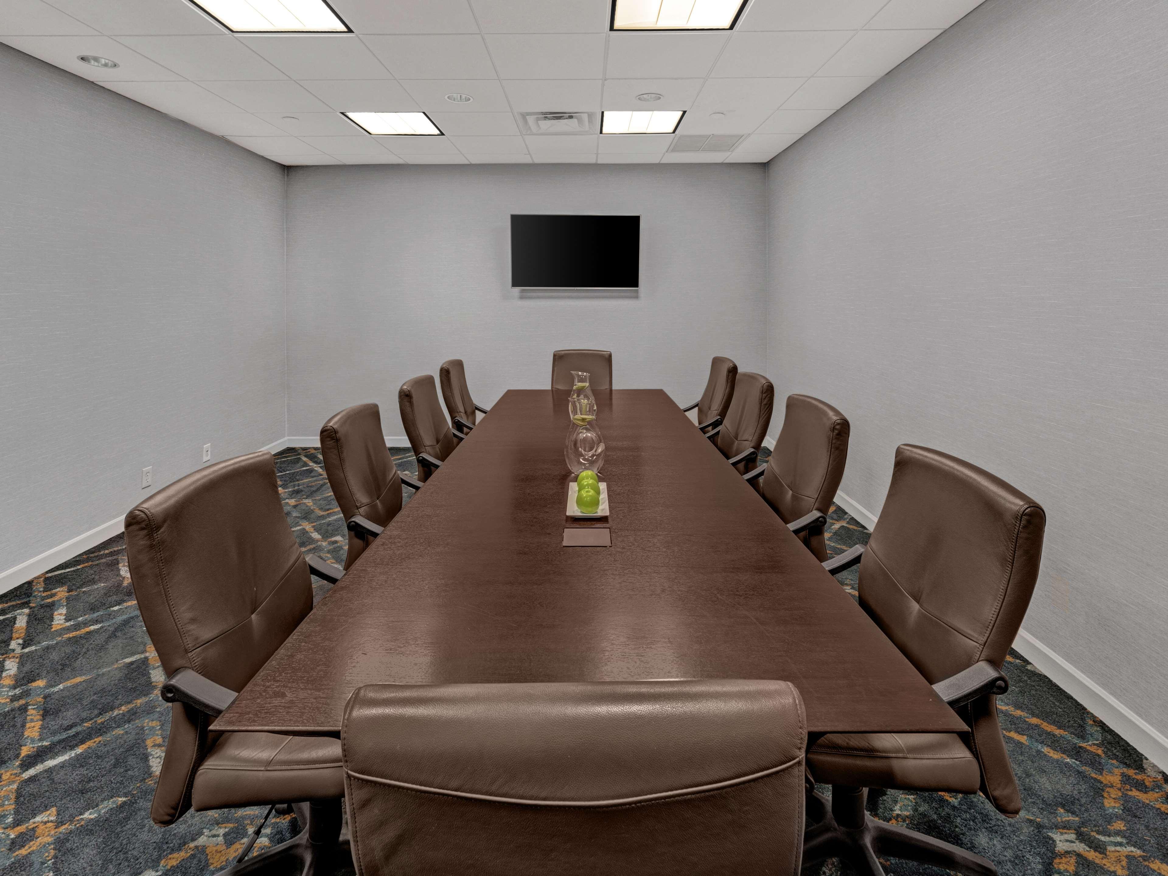 Embassy Suites By Hilton Oklahoma City Will Rogers Airport Экстерьер фото