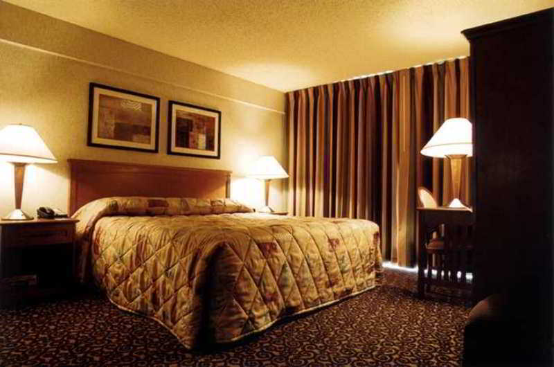 Embassy Suites By Hilton Oklahoma City Will Rogers Airport Номер фото