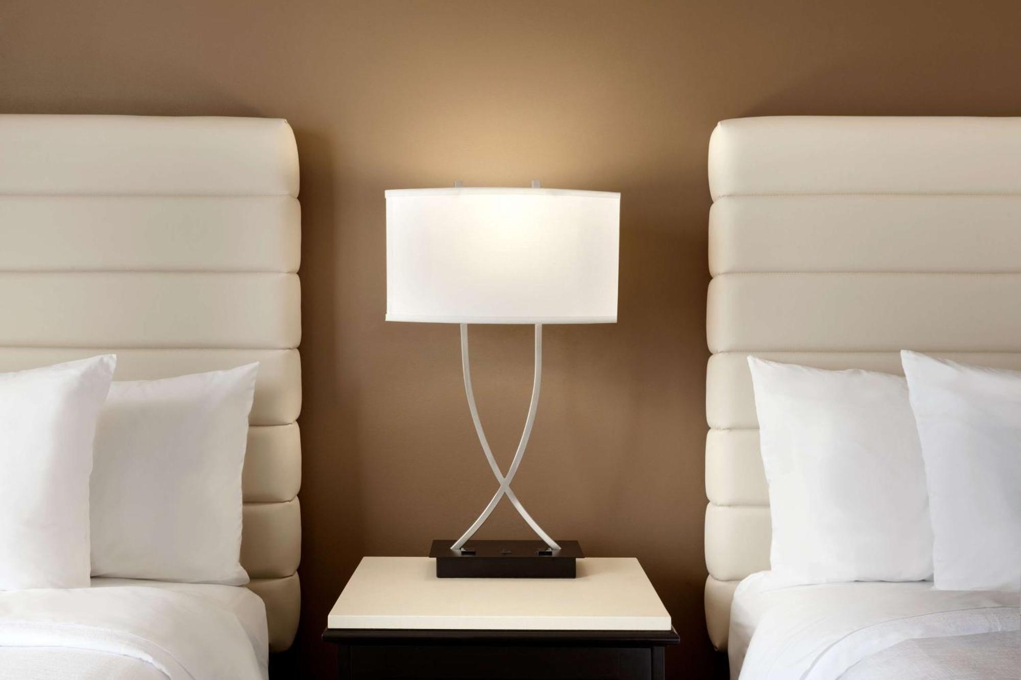 Embassy Suites By Hilton Oklahoma City Will Rogers Airport Экстерьер фото