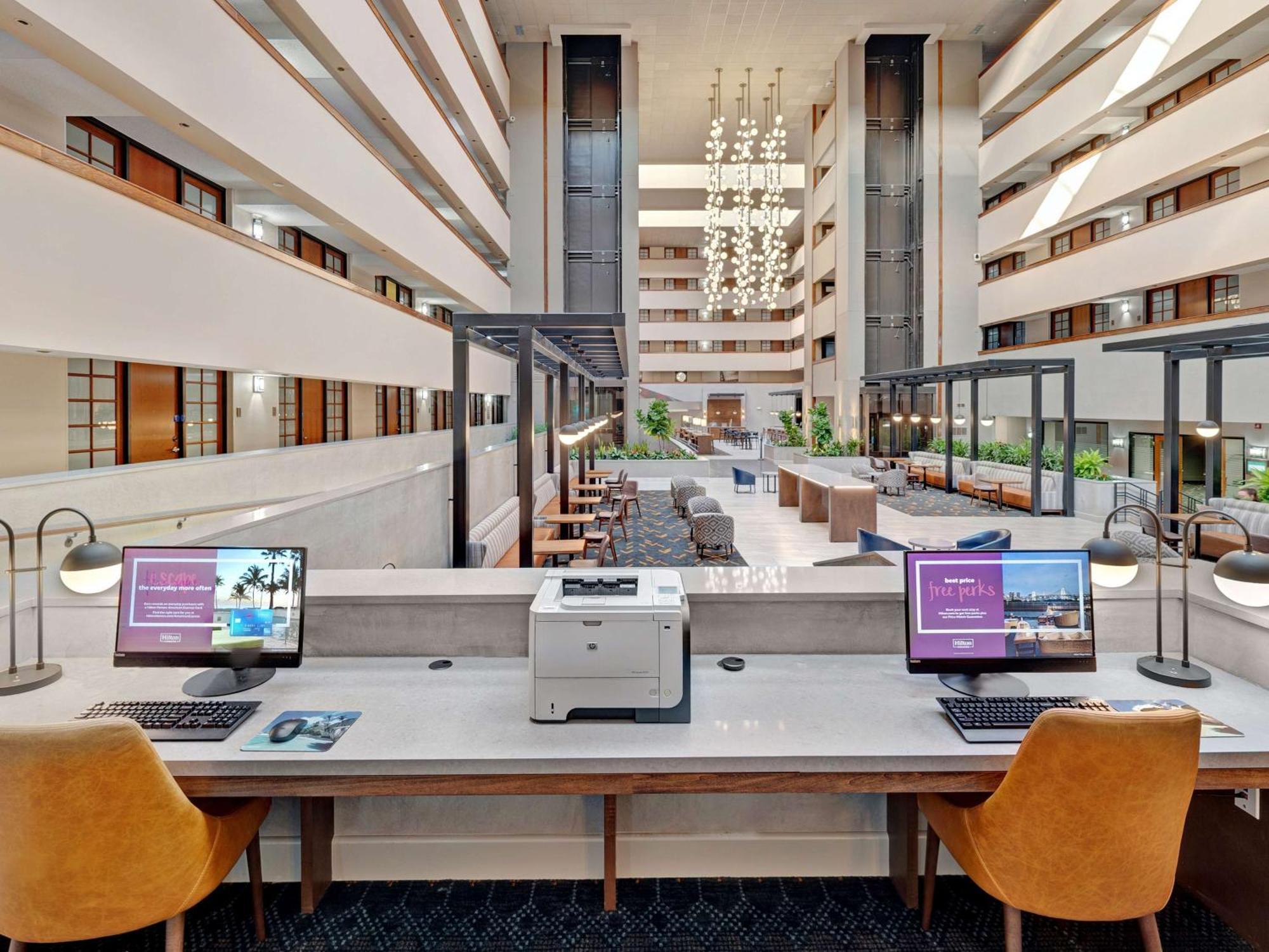 Embassy Suites By Hilton Oklahoma City Will Rogers Airport Экстерьер фото