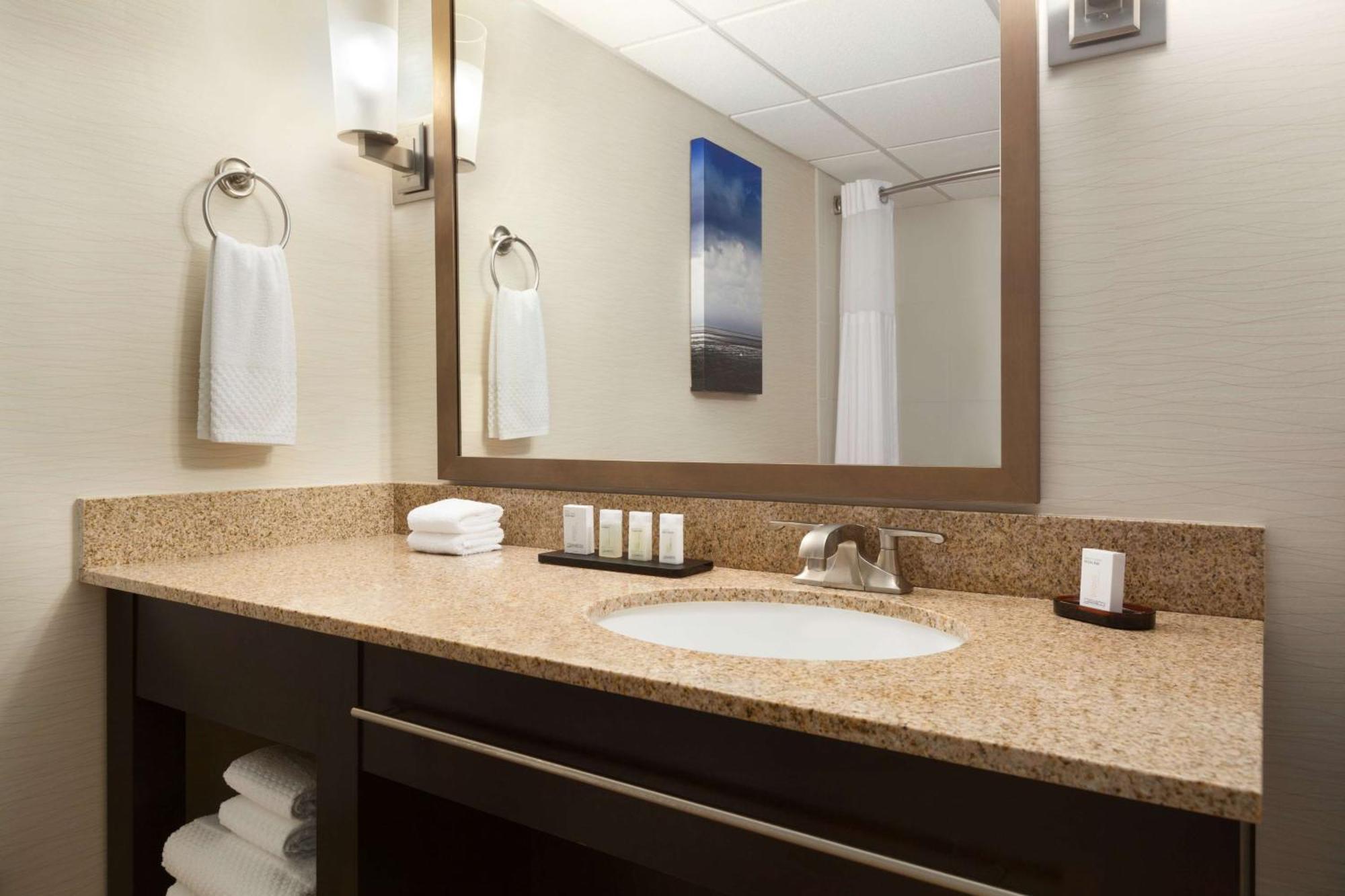Embassy Suites By Hilton Oklahoma City Will Rogers Airport Экстерьер фото