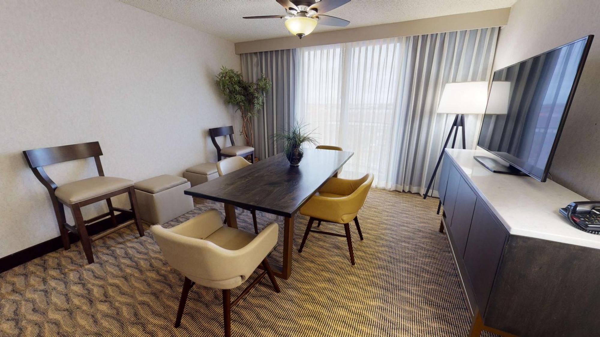 Embassy Suites By Hilton Oklahoma City Will Rogers Airport Экстерьер фото