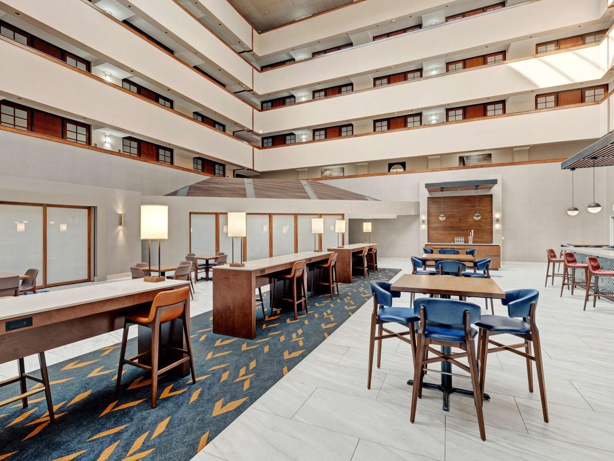 Embassy Suites By Hilton Oklahoma City Will Rogers Airport Экстерьер фото