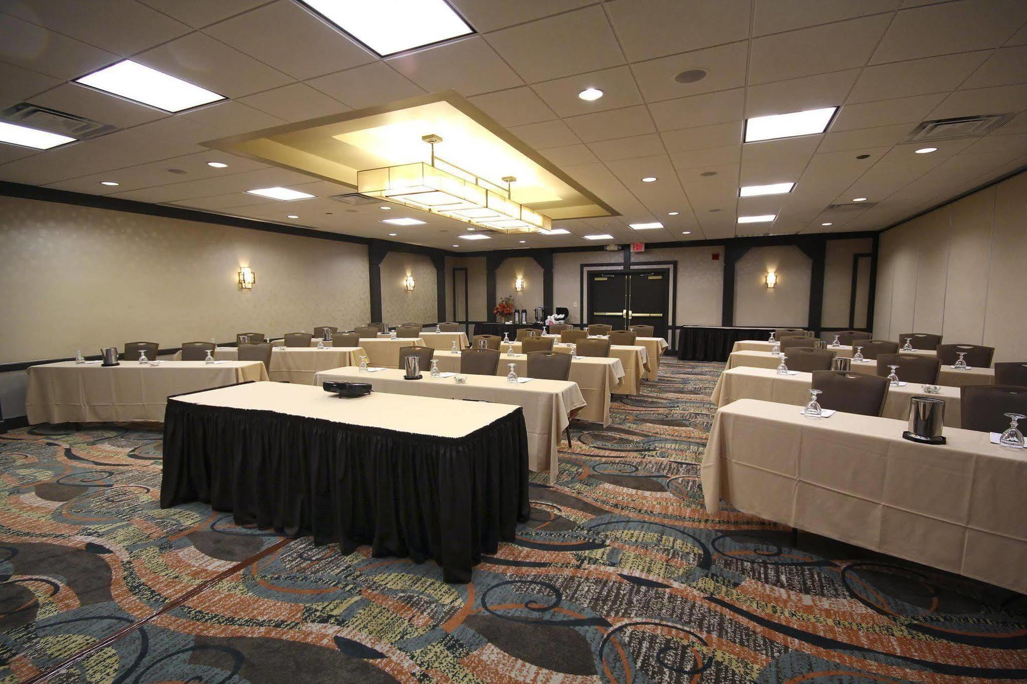Embassy Suites By Hilton Oklahoma City Will Rogers Airport Экстерьер фото